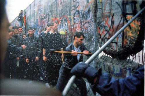 razrushenie-berlinskoe-steni